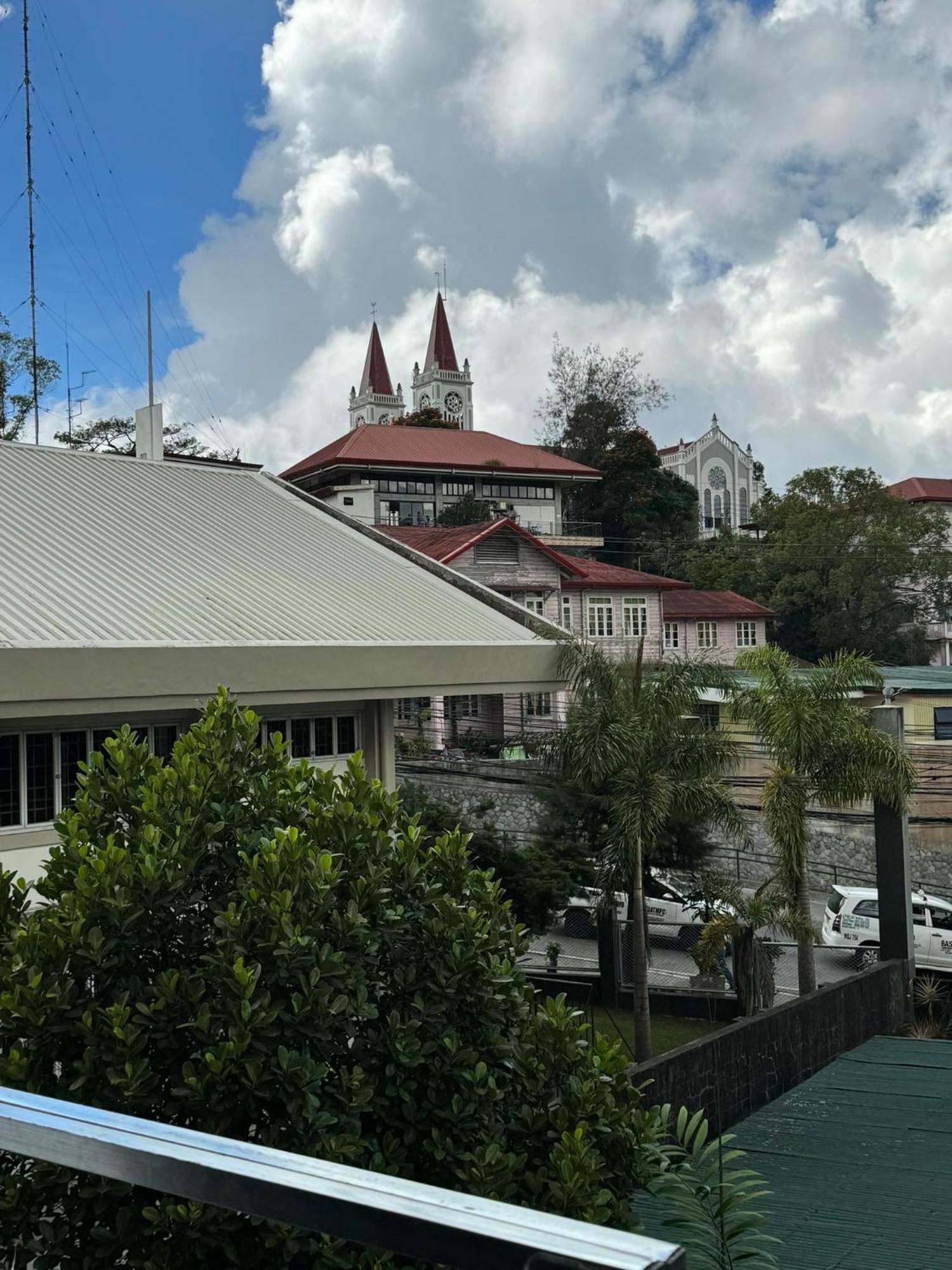 Susana'S Baguio Condotel Багио Экстерьер фото