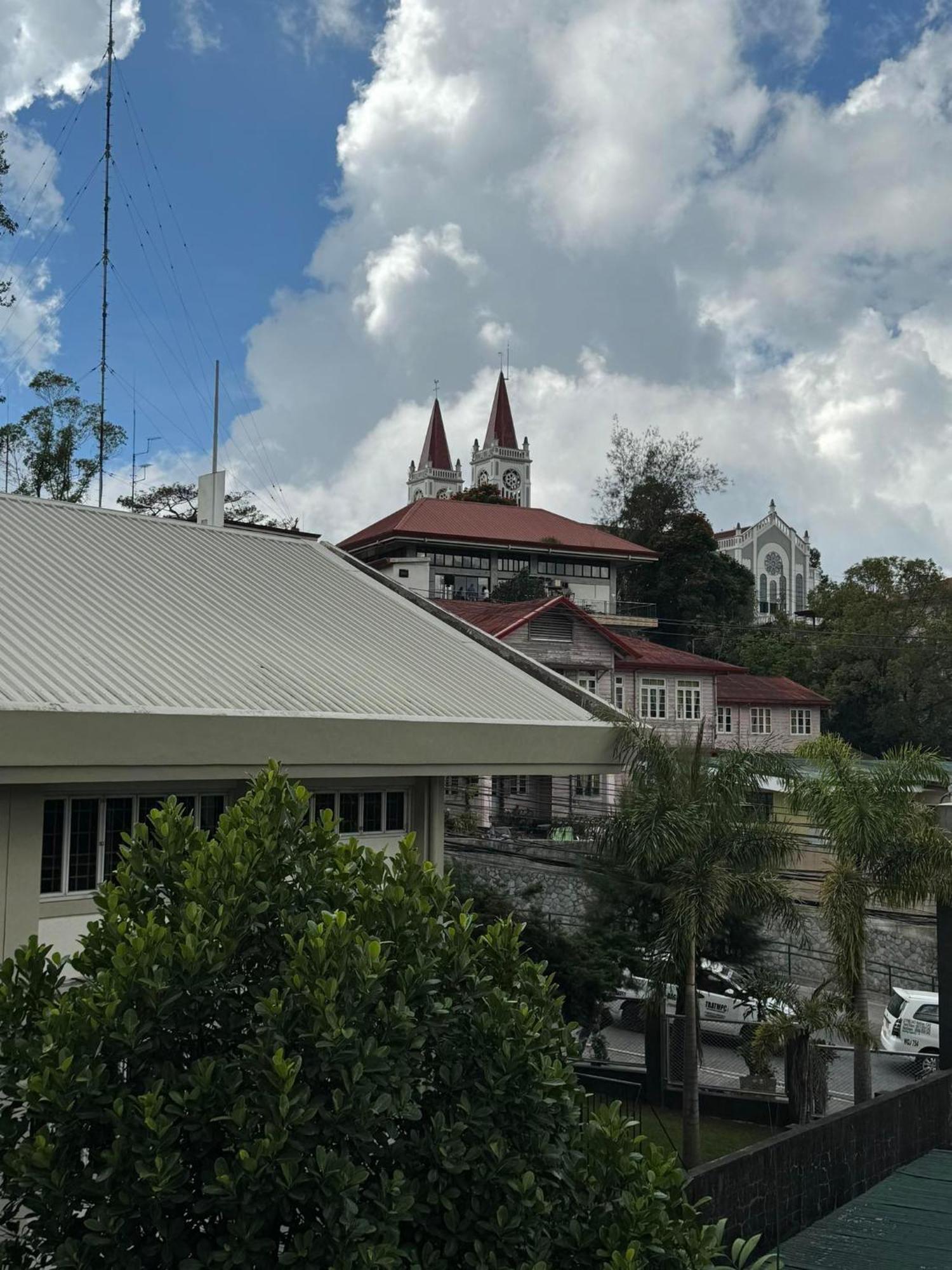 Susana'S Baguio Condotel Багио Экстерьер фото